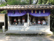 倶利伽羅不動寺境内に安置された「三十三観音」 