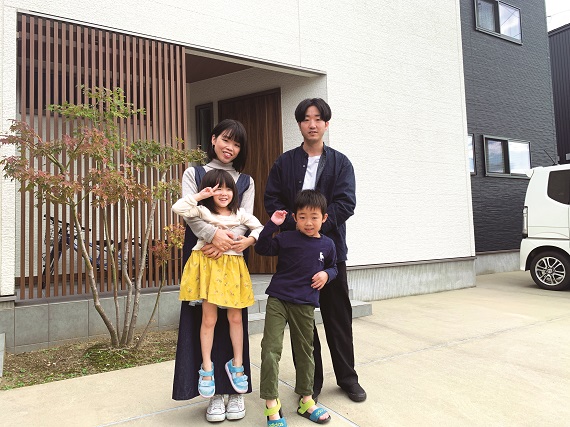 #04島津さん一家の写真